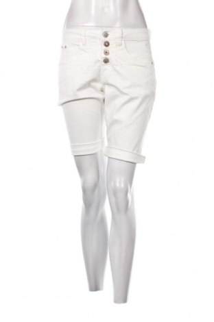 Дамски къс панталон Cream, Размер M, Цвят Бял, Цена 22,44 лв.