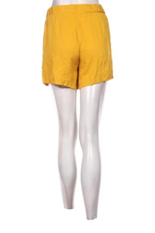 Дамски къс панталон Defacto, Размер S, Цвят Жълт, Цена 12,40 лв.