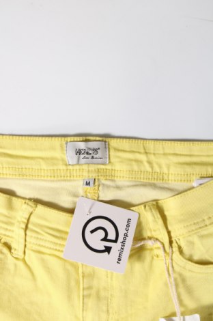 Γυναικείο κοντό παντελόνι Haily`s, Μέγεθος M, Χρώμα Κίτρινο, Τιμή 8,54 €