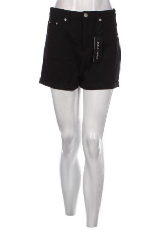Γυναικείο κοντό παντελόνι I Saw It First, Μέγεθος M, Χρώμα Μαύρο, Τιμή 6,55 €