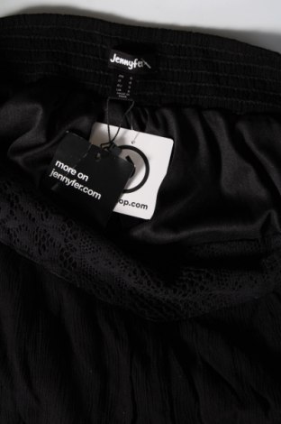 Γυναικείο κοντό παντελόνι Jennyfer, Μέγεθος L, Χρώμα Μαύρο, Τιμή 15,98 €