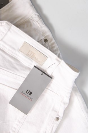 Γυναικείο κοντό παντελόνι Ltb, Μέγεθος L, Χρώμα Λευκό, Τιμή 14,84 €