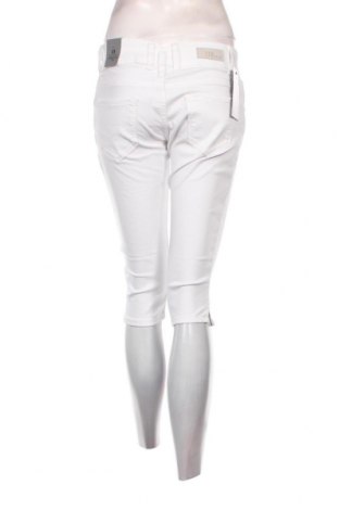 Дамски къс панталон Ltb, Размер M, Цвят Бял, Цена 16,56 лв.