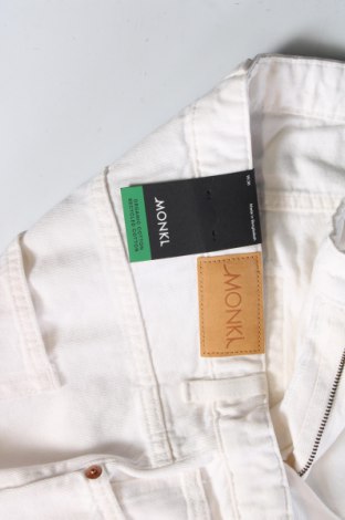 Γυναικείο κοντό παντελόνι Monki, Μέγεθος XL, Χρώμα Λευκό, Τιμή 14,43 €