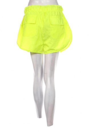 Γυναικείο κοντό παντελόνι Pretty Lavish, Μέγεθος M, Χρώμα Κίτρινο, Τιμή 52,17 €