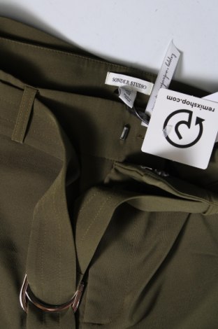 Дамски къс панталон Sonder Studio, Размер M, Цвят Зелен, Цена 102,00 лв.