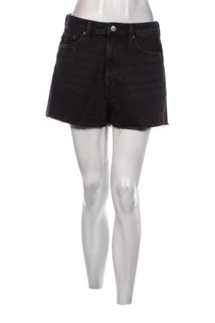 Γυναικείο κοντό παντελόνι Weekday, Μέγεθος L, Χρώμα Μαύρο, Τιμή 6,49 €