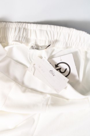 Дамски панталон Nly Trend, Размер S, Цвят Бял, Цена 46,00 лв.