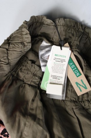 Γυναικείο παντελόνι Noisy May, Μέγεθος M, Χρώμα Πράσινο, Τιμή 9,25 €