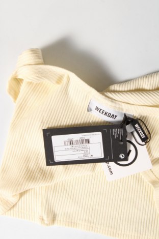 Γυναικείο αμάνικο μπλουζάκι Weekday, Μέγεθος M, Χρώμα Εκρού, Τιμή 3,46 €