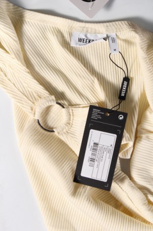 Γυναικείο αμάνικο μπλουζάκι Weekday, Μέγεθος M, Χρώμα  Μπέζ, Τιμή 3,25 €