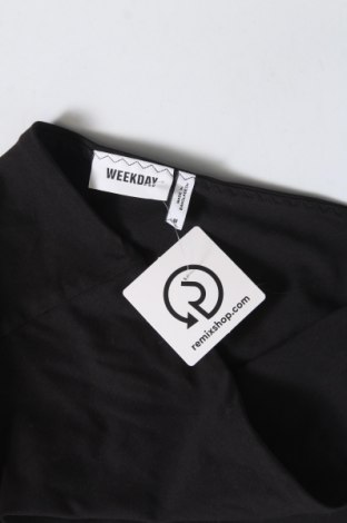 Γυναικείο αμάνικο μπλουζάκι Weekday, Μέγεθος M, Χρώμα Μαύρο, Τιμή 3,03 €