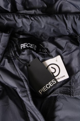 Γυναικείο μπουφάν Pieces, Μέγεθος S, Χρώμα Μπλέ, Τιμή 11,41 €
