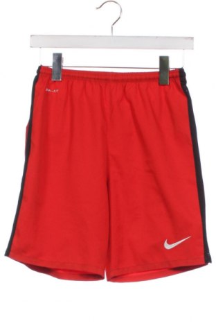 Dětské krátké kalhoty  Nike, Velikost 10-11y/ 146-152 cm, Barva Červená, Cena  374,00 Kč