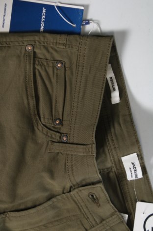 Мъжки къс панталон Jack & Jones, Размер S, Цвят Зелен, Цена 17,28 лв.