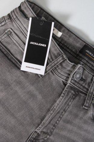 Ανδρικό κοντό παντελόνι Jack & Jones, Μέγεθος XS, Χρώμα Γκρί, Τιμή 27,84 €