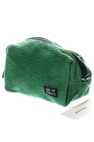 Kozmetická taška  Urban Outfitters, Farba Zelená, Cena  12,06 €