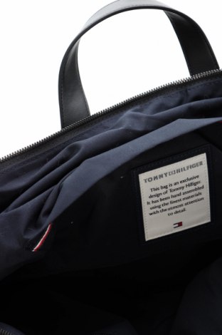Пътна чанта Tommy Hilfiger, Цвят Черен, Цена 379,00 лв.