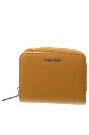 Πορτοφόλι Calvin Klein, Χρώμα Κίτρινο, Τιμή 48,97 €