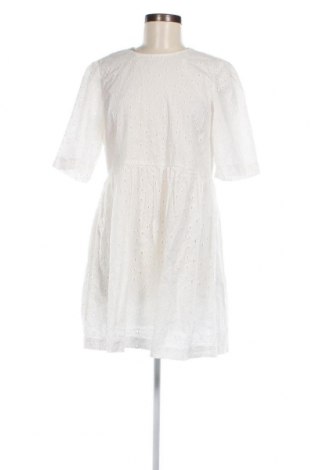 Kleid Pieces, Größe M, Farbe Weiß, Preis 8,91 €