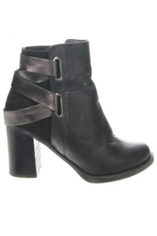 Botine de damă Stella, Mărime 36, Culoare Negru, Preț 191,33 Lei