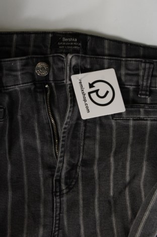 Damskie jeansy Bershka, Rozmiar M, Kolor Szary, Cena 41,99 zł