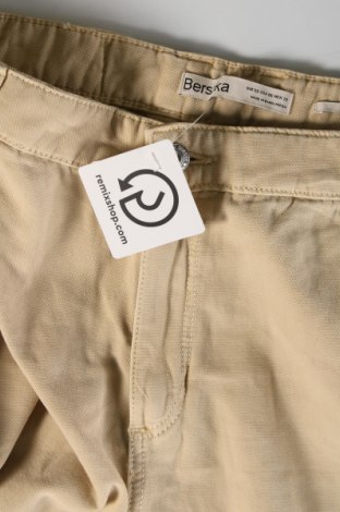 Damskie jeansy Bershka, Rozmiar M, Kolor Beżowy, Cena 66,67 zł