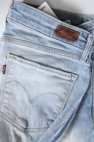 Дамски дънки Levi's, Размер S, Цвят Син, Цена 75,00 лв.