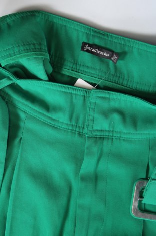 Pantaloni scurți de femei Stradivarius, Mărime XS, Culoare Verde, Preț 36,99 Lei