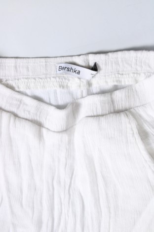 Pantaloni de femei Bershka, Mărime S, Culoare Alb, Preț 74,81 Lei