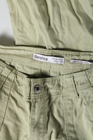 Dámske nohavice Bershka, Veľkosť S, Farba Zelená, Cena  9,95 €