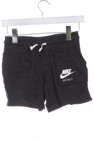 Dětské krátké kalhoty  Nike, Velikost 9-10y/ 140-146 cm, Barva Šedá, Cena  256,00 Kč