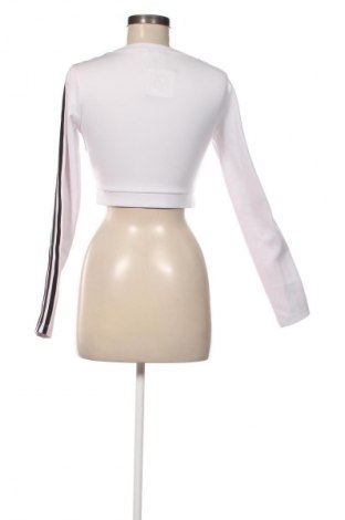 Дамска блуза Adidas Originals, Размер S, Цвят Бял, Цена 41,99 лв.