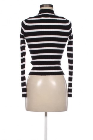 Дамска блуза Bershka, Размер S, Цвят Многоцветен, Цена 12,99 лв.