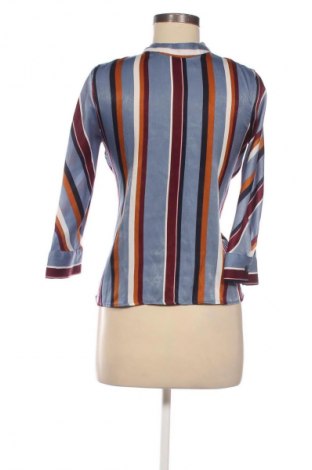 Дамска блуза Bershka, Размер XS, Цвят Многоцветен, Цена 30,00 лв.