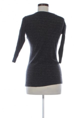 Γυναικεία μπλούζα Guess, Μέγεθος M, Χρώμα Γκρί, Τιμή 24,55 €