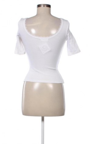 Дамска блуза Reserved, Размер XS, Цвят Бял, Цена 19,00 лв.