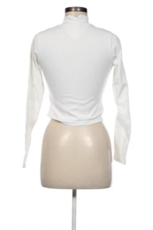 Дамска блуза Tommy Jeans, Размер S, Цвят Бял, Цена 68,99 лв.