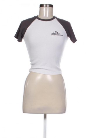 Γυναικείο t-shirt Cropp, Μέγεθος XS, Χρώμα Πολύχρωμο, Τιμή 9,12 €