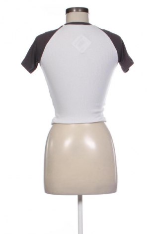 Γυναικείο t-shirt Cropp, Μέγεθος XS, Χρώμα Πολύχρωμο, Τιμή 9,12 €