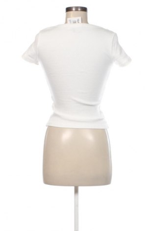 Дамска тениска Gina Tricot, Размер S, Цвят Бял, Цена 31,99 лв.