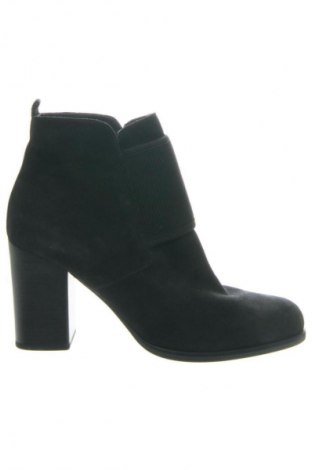 Damen Stiefeletten Alesya, Größe 38, Farbe Schwarz, Preis 117,99 €