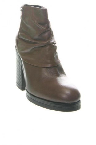 Női bokacsizma Alesya, Méret 39, Szín Barna, Ár 47 879 Ft