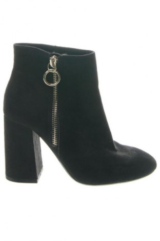 Damen Stiefeletten Pull&Bear, Größe 35, Farbe Schwarz, Preis 44,35 €