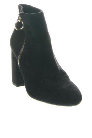 Damen Stiefeletten Pull&Bear, Größe 35, Farbe Schwarz, Preis 44,35 €