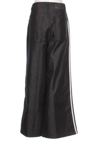 Damen Jeans Adidas Originals, Größe L, Farbe Mehrfarbig, Preis 117,99 €