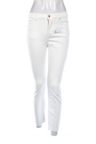 Дамски дънки Bershka, Размер M, Цвят Бял, Цена 46,92 лв.