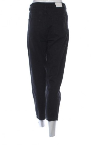 Damskie jeansy Bershka, Rozmiar S, Kolor Czarny, Cena 65,99 zł