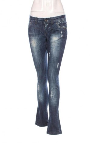 Γυναικείο Τζίν Bershka, Μέγεθος M, Χρώμα Μπλέ, Τιμή 13,99 €