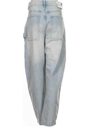 Blugi de femei Bershka, Mărime L, Culoare Albastru, Preț 121,00 Lei